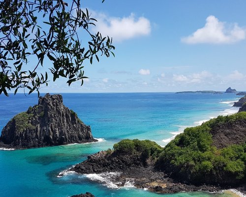 Filipinho aproveita dias em Fernando de Noronha para curtir a namorada