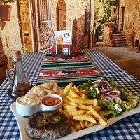 Pljeskavica nowość w naszej kuchni
Cena 38 zł mmm;)