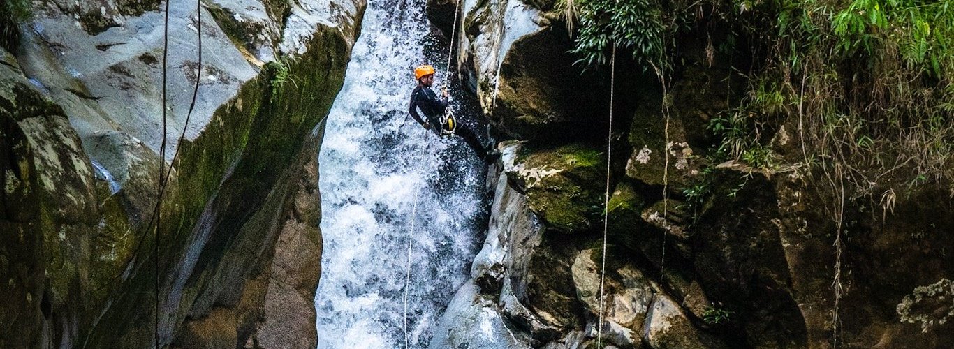 Descenso de cascadas.