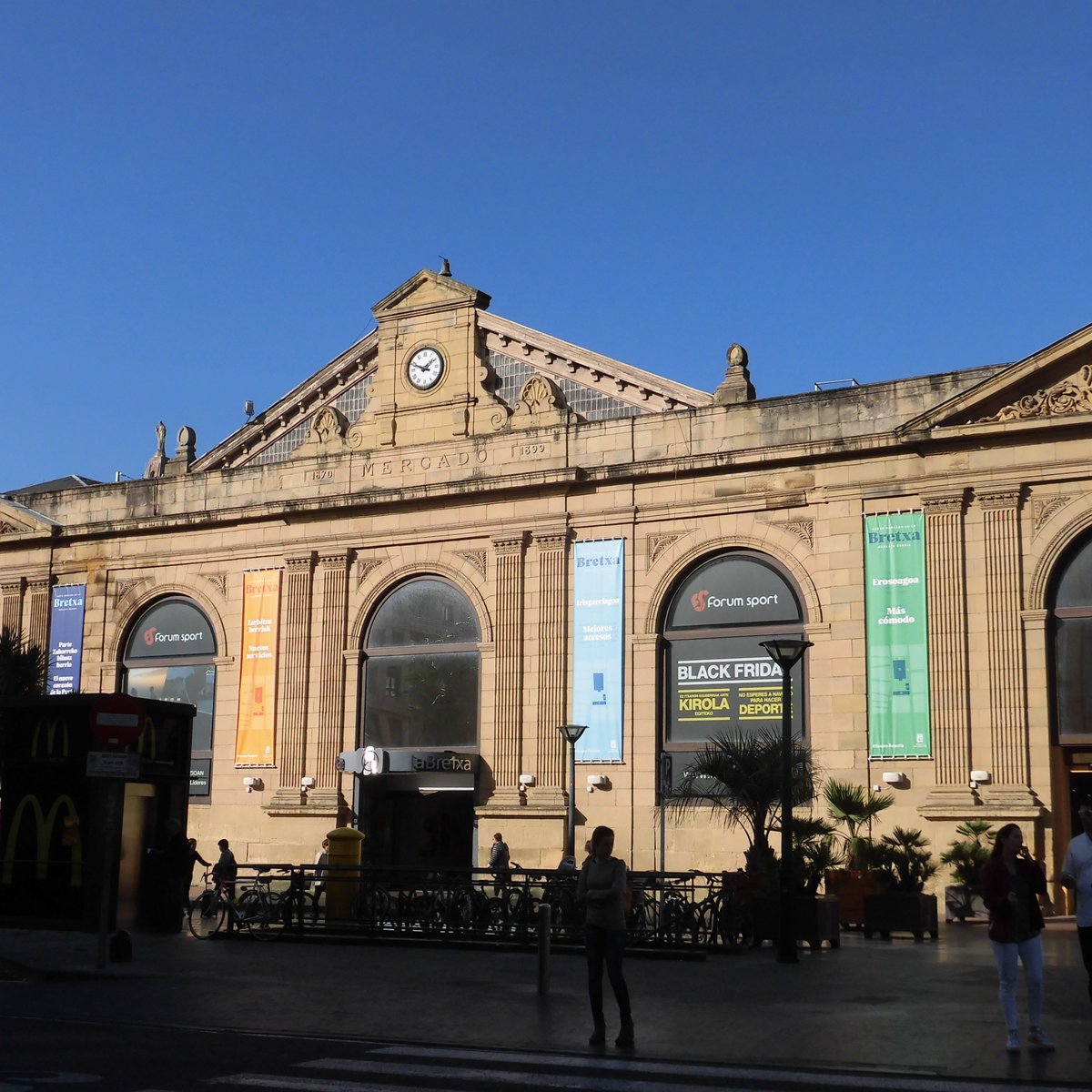 English: San Sebastián station, built and operated by the Buenos