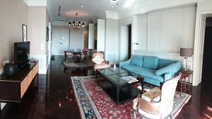 Living room of the Corner Suite