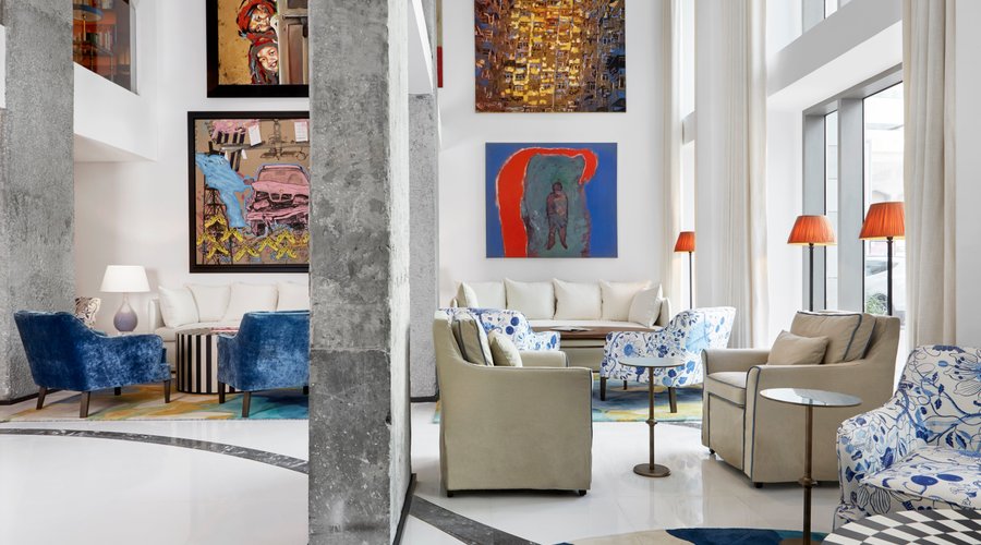 Lobby lounge