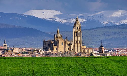 Vista fachada oeste de la Catedral de Segovia