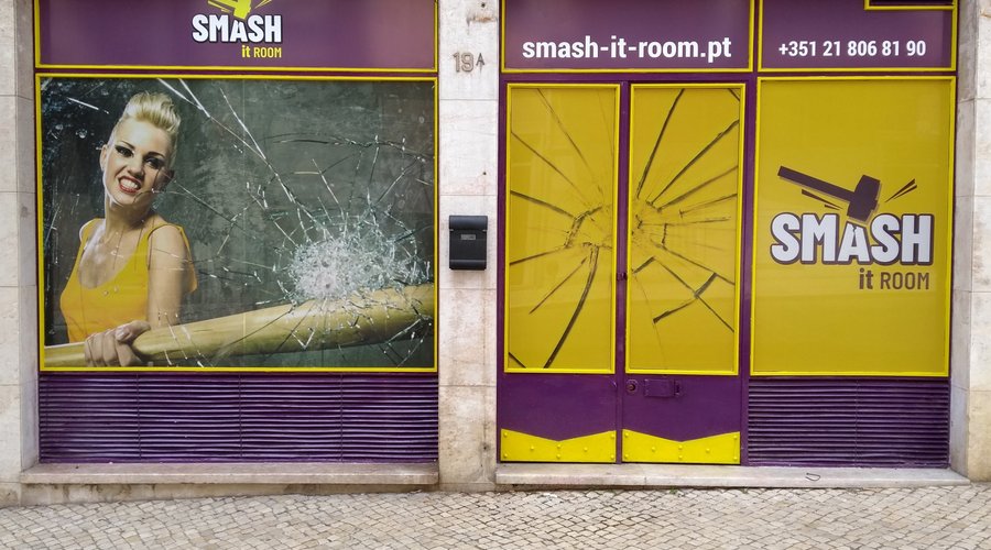 A smashing entrance!!