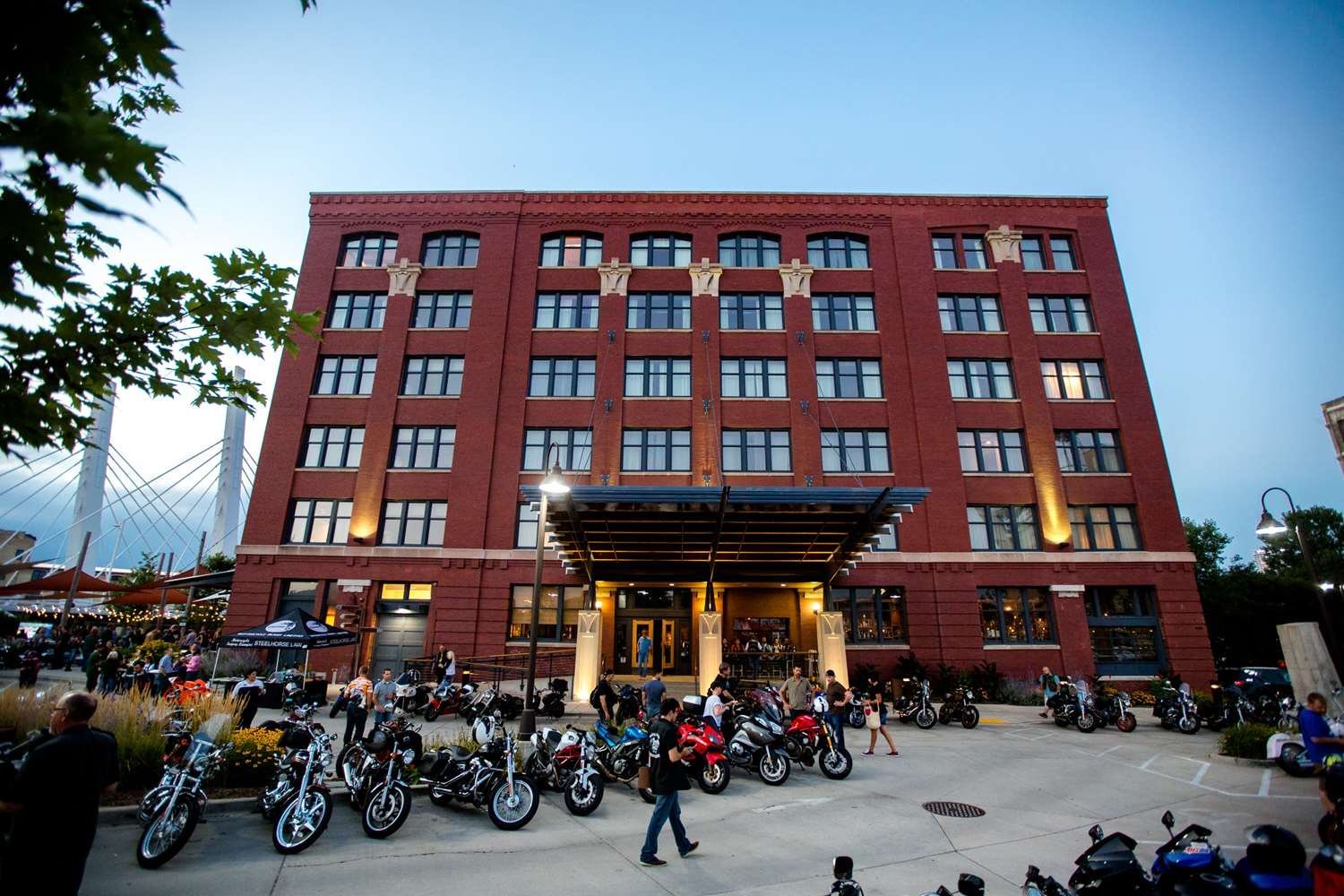 iron horse hotel milwaukee        
        <figure class=