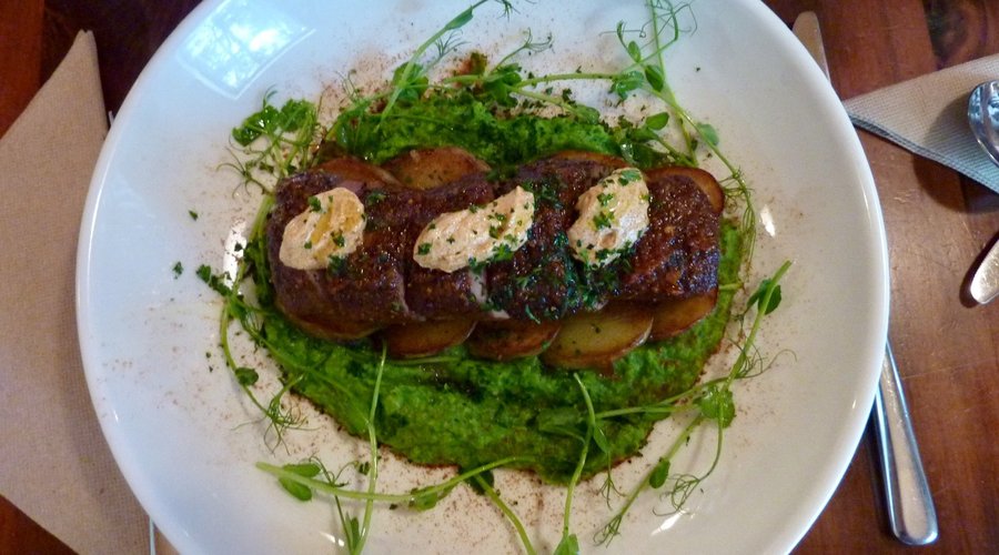 Lamb rump with mushy peas and sautéed potatoes.