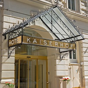 Eingang HOTEL KAISERHOF WIEN