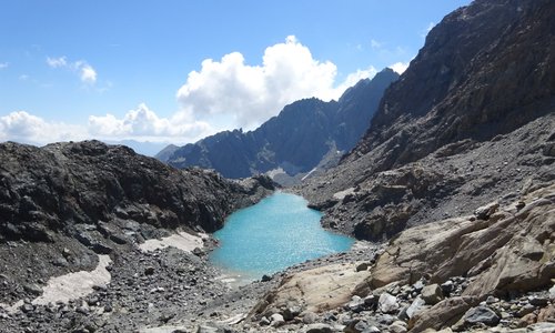 Il più alto dei laghi della Cassandra, di un colore turchese incredibile. Foto scattata a 2.800 m circa in Valmalenco sopra Torre di Santa Maria e sopra il Rifugio Bosio Galli (2086 m). Per arrivarci consiglio un pernottamento al Rifugio Bosio altrimenti se non si è ben allenati  ... è dura.
