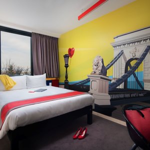 Budapest Chainbridge in pop art design and vivid colors
Ibis Sweet Bed
Be the main actor of the room