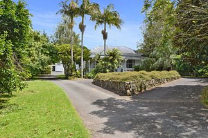 Lupton Lodge in Whangarei, image may contain: Villa, Housing, House, Outdoors