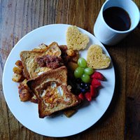 The famous "Bernie Sander's Favorite Breakfast"
Two eggs in a nest with homefries, fruit and home made tomato sauce