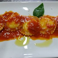 Ravioli con pomodorini e cacioricotta
