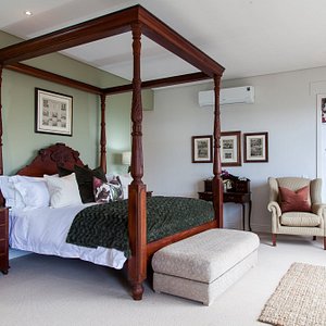 Beautiful luxury rooms on Simon's Town's beloved Boulder's Beach