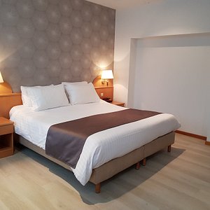 "Chambres/Rooms" - Hôtel Cardinal