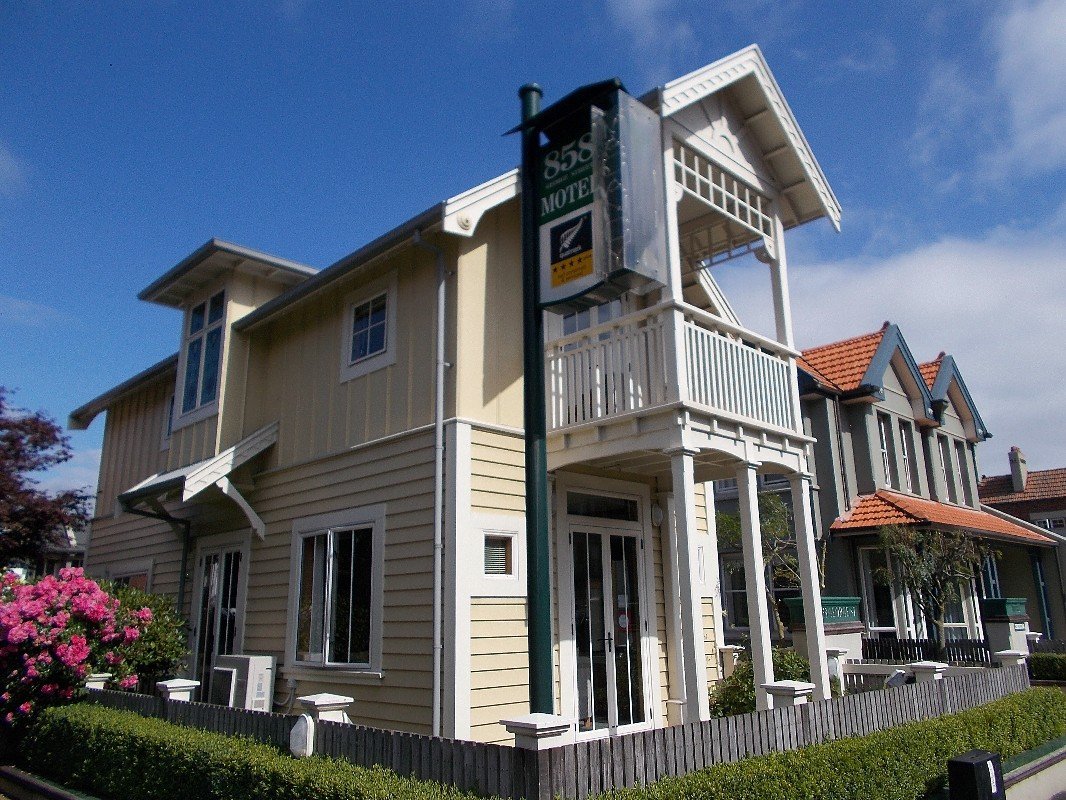 858 George Street Motel by null