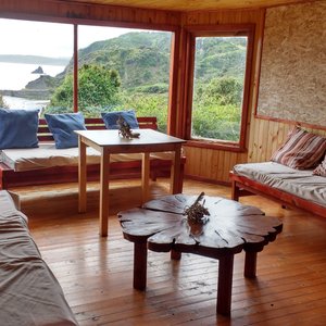 Sala de estar dentro del hotel. Espacio común.