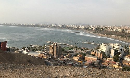 Vista da cidade de Lima do alto do morro do Cristo