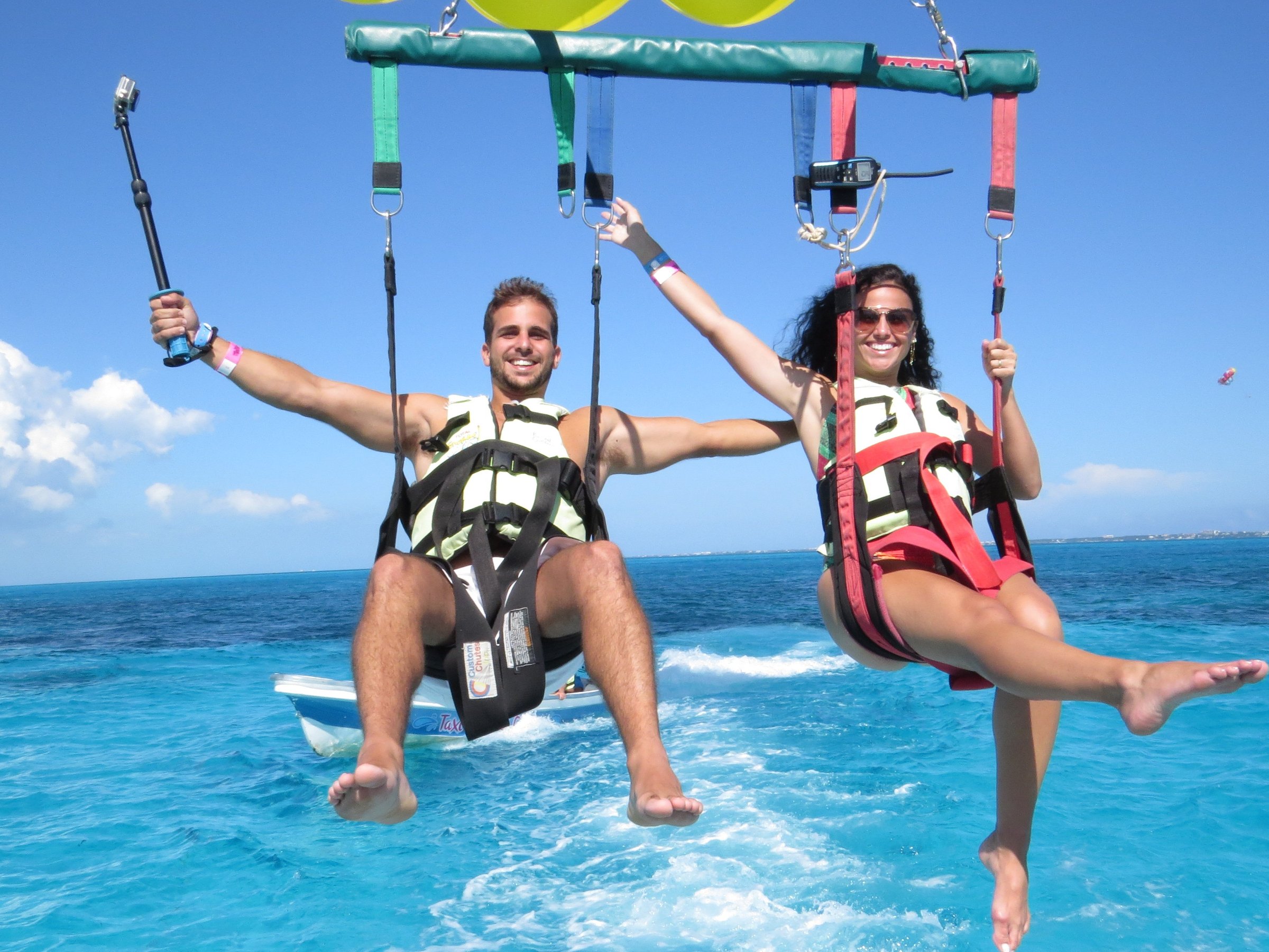 parasailing in cancun