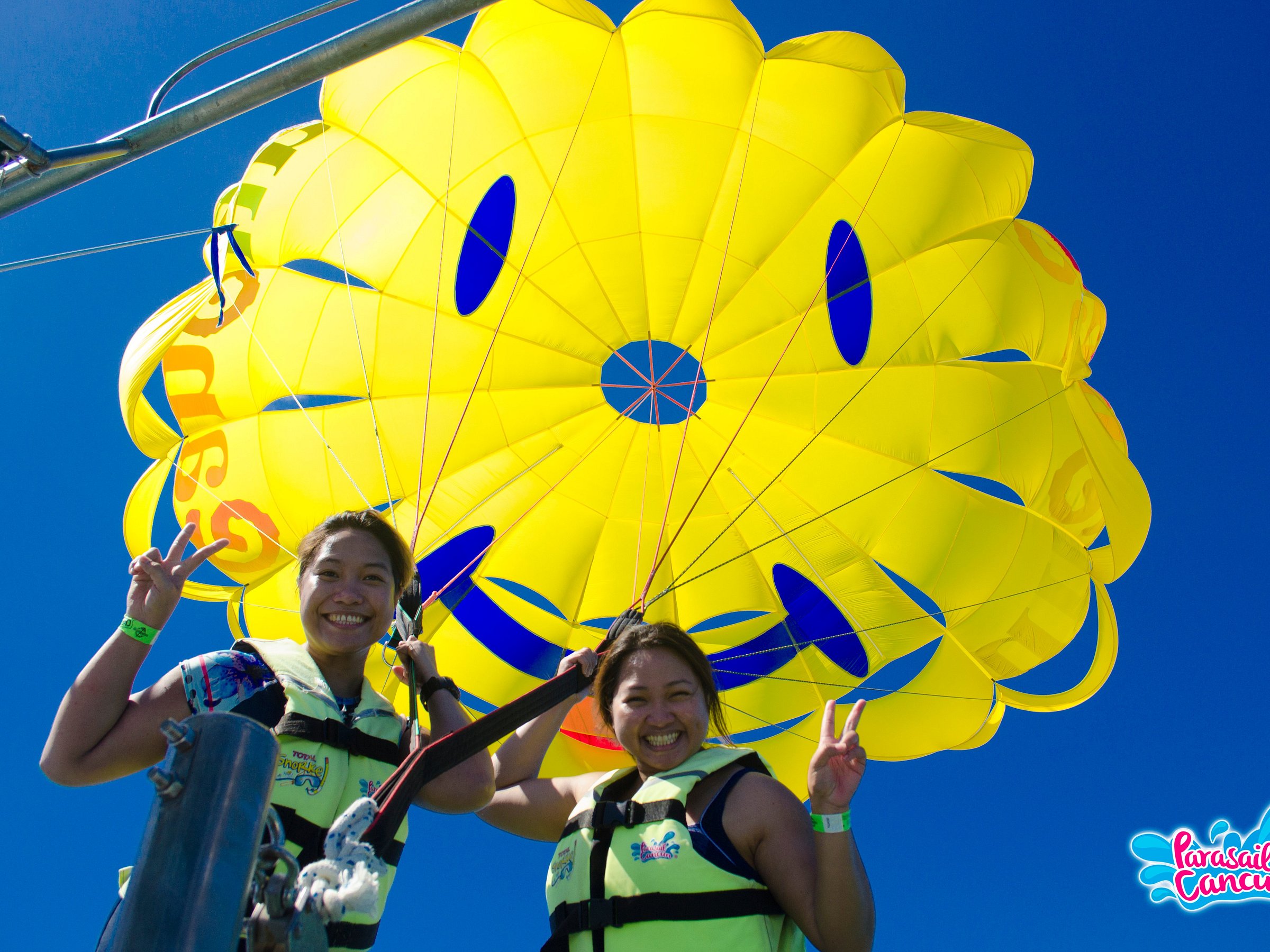 is parasailing in cancun safe