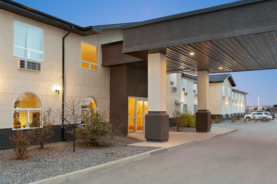 DAYS INN & SUITES BY WYNDHAM THOMPSON - Updated 2022 Prices & Hotel