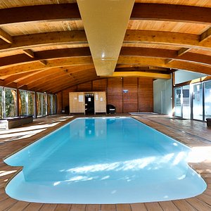 piscine couverte et chauffée, sauna et jacuzzi