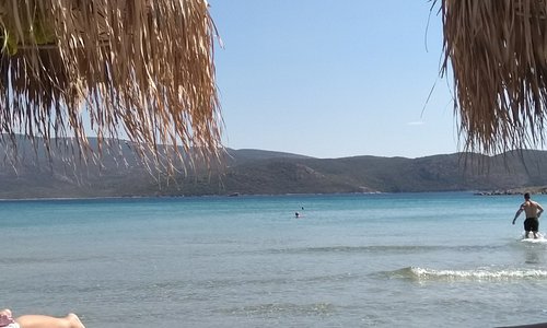 Psili ammos beach una delle tante spiagge in cui rilassarsi sullo sfondo la costa Turca