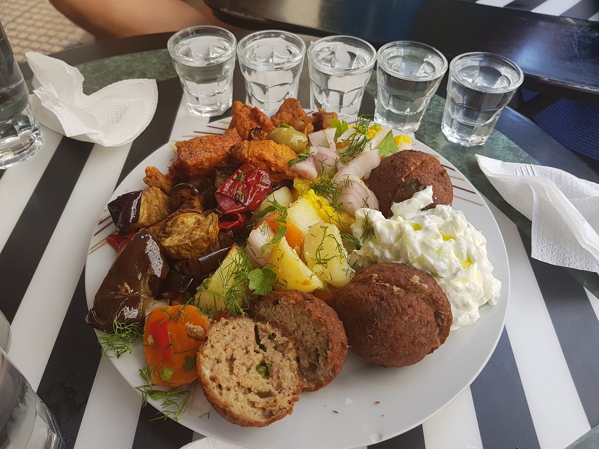 Colazione con yogurt, miele, muesli e cereali - Foto di Hotel Nafsika,  Atene - Tripadvisor