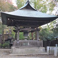 屋根の形が美しい鐘楼