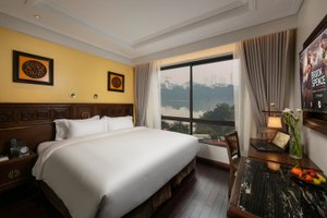 Room & Suite
