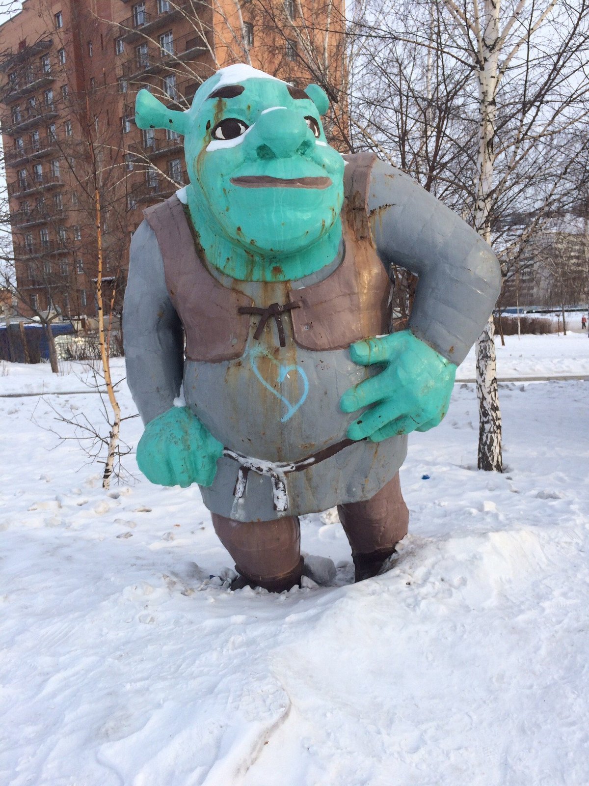 Sherwood Park man makes Shrek and Donkey snow sculpture