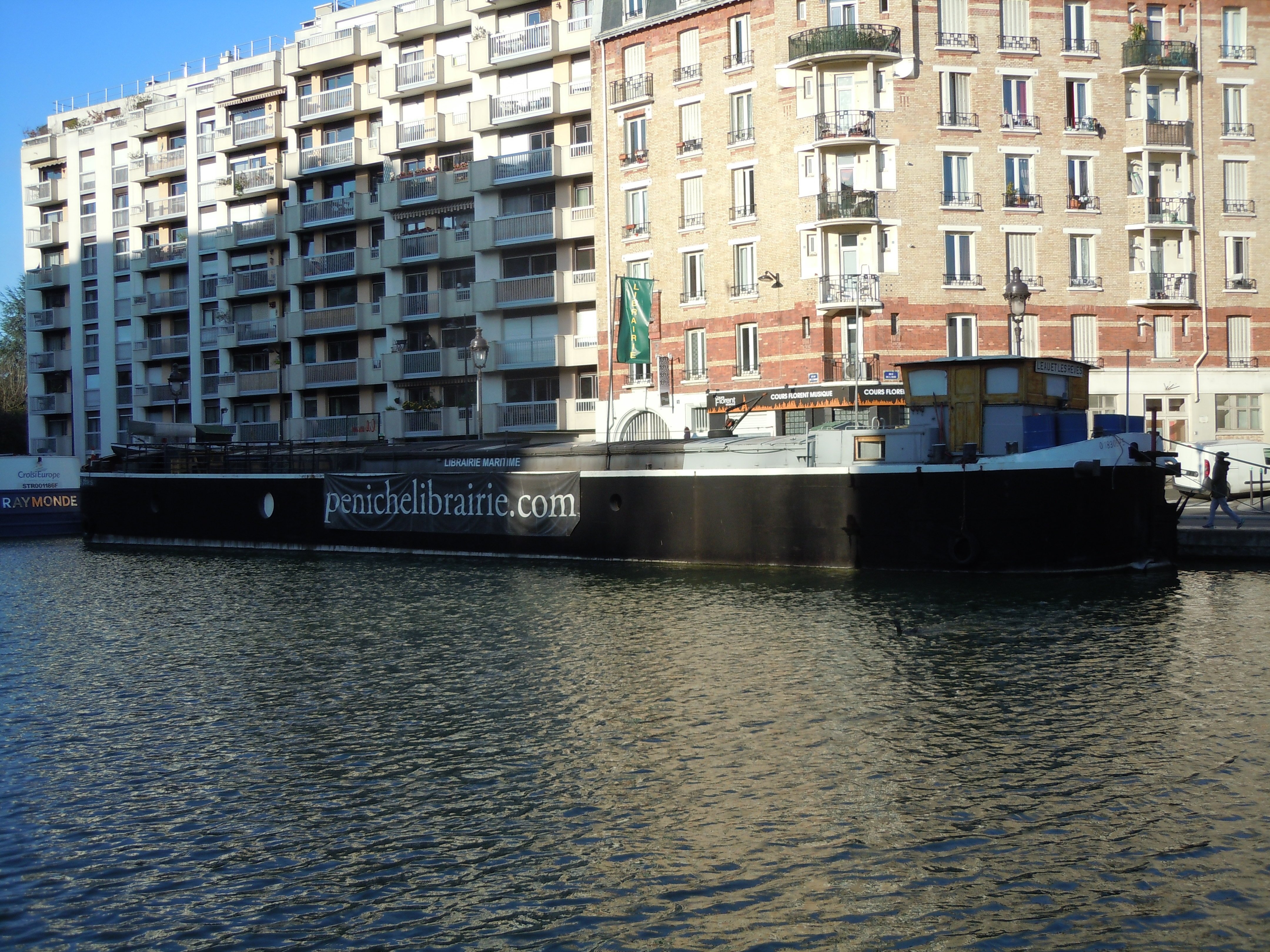 Péniche Café-Librairie LEau Et Les Rêves (Paris, Frankrig) - anmeldelser