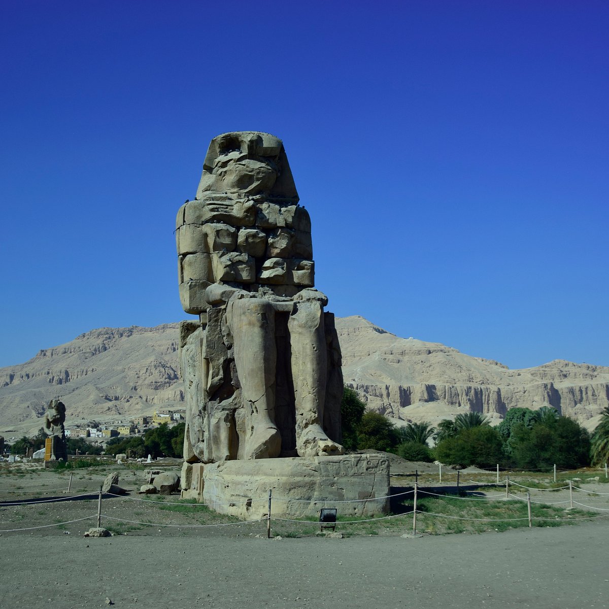 Visiting the Colossi of Memnon, Luxor: A Practical Guide — The Discoveries  Of