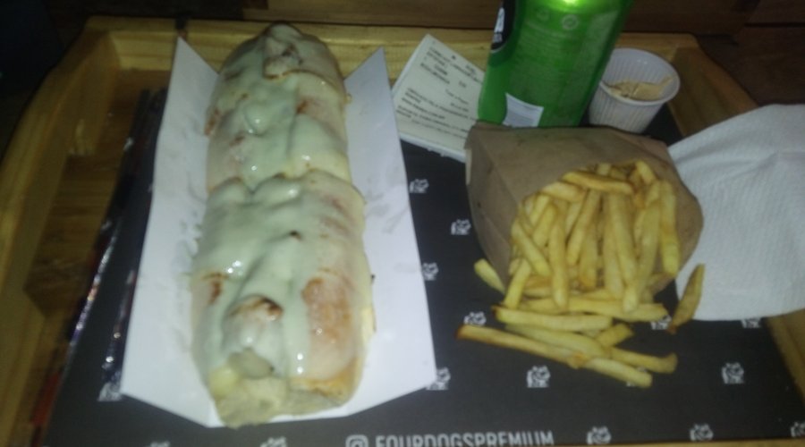 Hot dog com cobertura de Gorgonzola