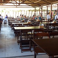 Bom espaço, mesas amplas, local bem ventilado.