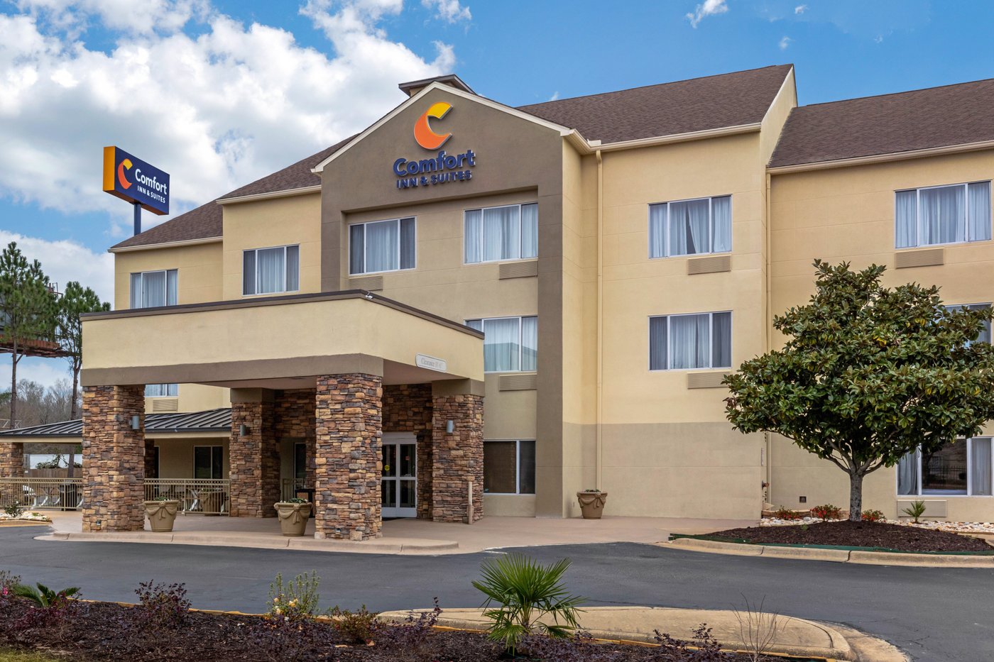 COMFORT INN & SUITES MONTGOMERY EAST CARMICHAEL RD - Updated 2024 ...