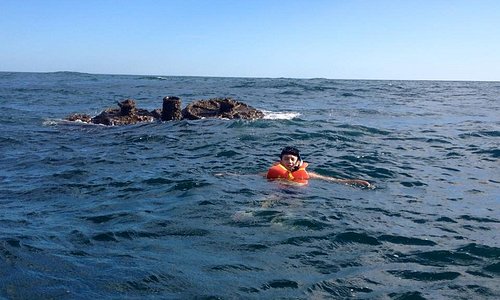 Playa de los Cobanos, es un lugar increíble para visitar, si te gusta snorkelear encontraras un barco frances que s eundio hace muchos años... Quieres tips para tus viajes? Sígueme en Instagram: gi_joe88