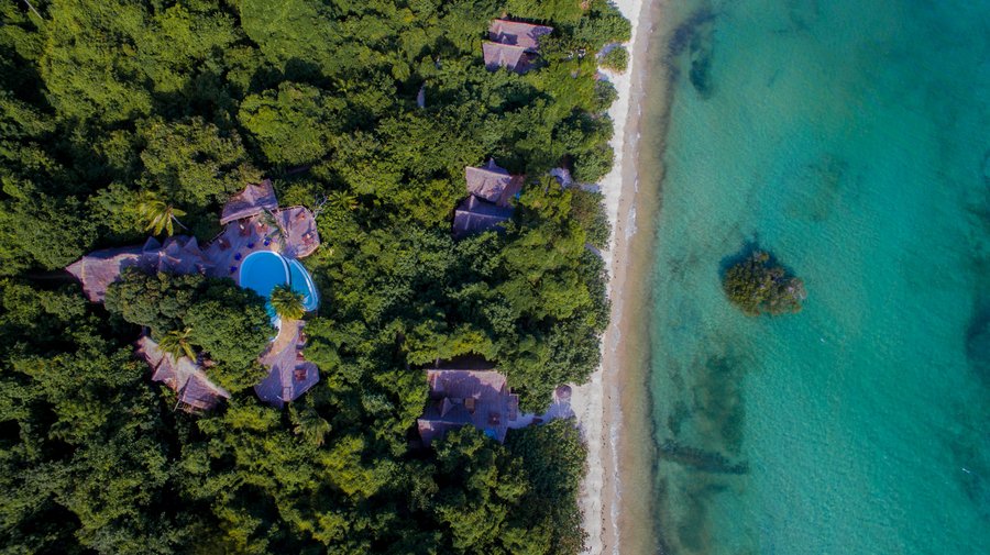 Fundu Lagoon is surrounded by luscious jungle and some of the best coral cover in the world. It sits on a tranquil stretch of natural beach, boasting panoramic views of the Indian Ocean.