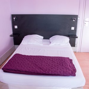 The twin room with shared barthroom.