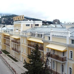 Основное здание Президент-Отель Таврида 7(978)2550300 зона  парковки