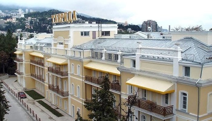 Основное здание Президент-Отель Таврида 7(978)2550300 зона  парковки