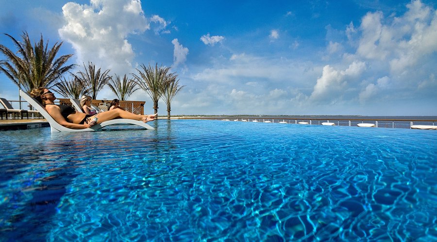 Beach Club Infinity Pool