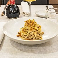 spaghettoni "pastificio agricolo Mancini" burro all'acciuga, limone e croccante