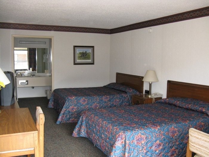 WALKING HORSE LODGE $73 ($̶8̶1̶) - Prices & Hotel Reviews - Lewisburg, TN