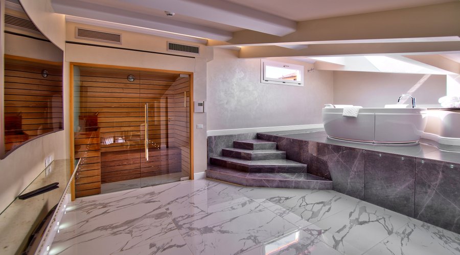 Suite Deluxe Sauna & Jacuzzi