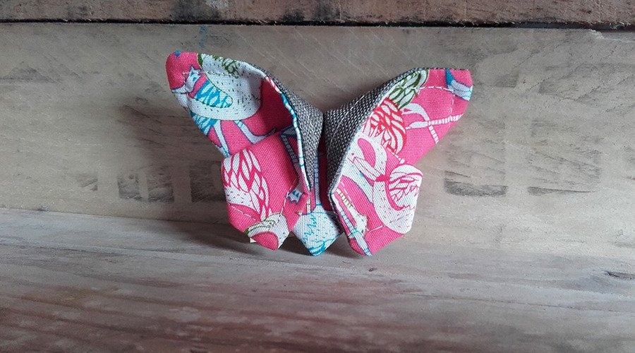 Broche de mariposa - Origami en tela - Disponible en nuestra nueva tienda Angelitos Negros en Valencia  Calle Bonaire 16 - Hecho a mano - Hecho en España - Fabricación propia