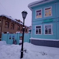 Первый от универмага особнячок на Чумбаровке.