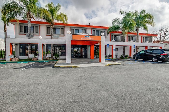 Howard Johnson Hotel & Suites by Wyndham Reseda in Los Angeles (CA) - See  2023 Prices