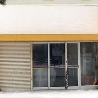 店舗はこの奥に