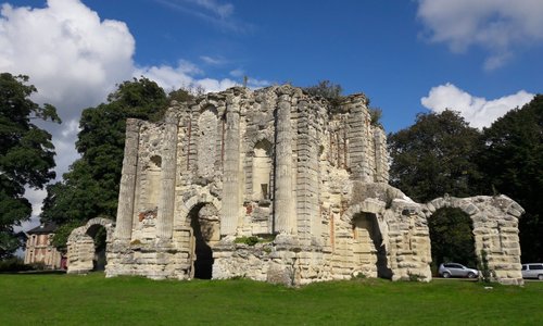Nouveau post sur mon blog : https://lesdecouvertesdefab.wixsite.com/fabdiscovers/blog/les-vestiges-du-château-royal-de-montceaux-lès-meaux
 
 Une belle découverte! Et une expo de voitures anciennes le jour où j'ai visité les vestiges du château.
 Un bel endroit chargé d'histoire. Je vous laisse découvrir mon article en cliquant sur le lien ci-dessus.