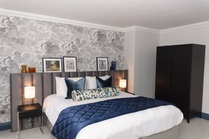 Room & Suite